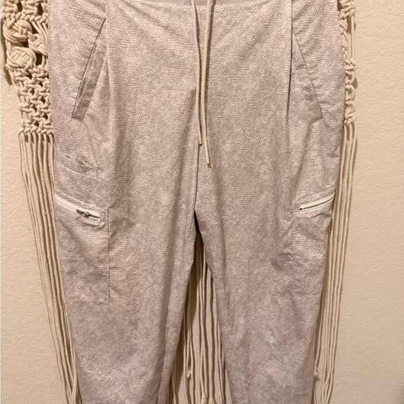 Athleta Venture Printed Jogger Pants – Taupe Activewear with Zipper Pockets. 10 - Picture 1 of 3